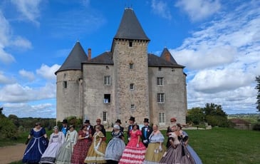 Visite guidée du château de Brie et de sa grange médiévale, à l'occasion du 5e Salon des artisans du patrimoine.