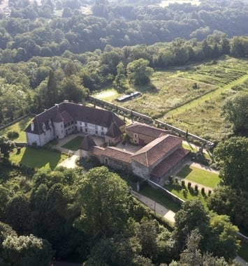 Visite commentée d'un château du XVIe siècle meublé et dégustation de framboises