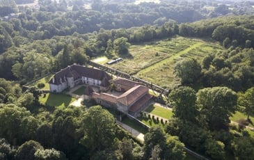Visite commentée d'un château du XVIe siècle meublé et dégustation de framboises