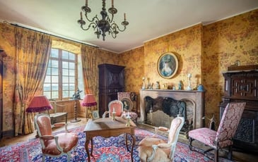 Visite d'un logis du XVIIe siècle et du musée Richard Cœur de Lion