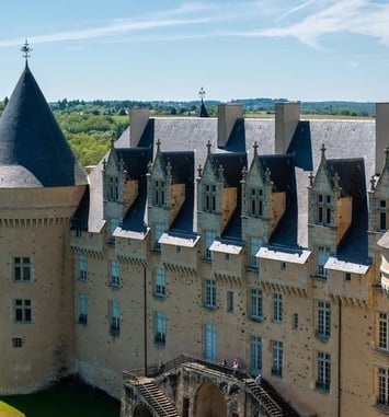Visite accompagnée, Le château de Rochechouart : Un patrimoine architectural réinventé