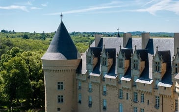 Visite accompagnée, Le château de Rochechouart : Un patrimoine architectural réinventé